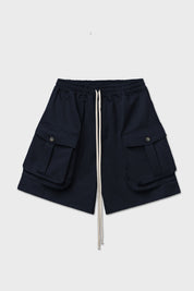 Bermuda shorts with blue pocket