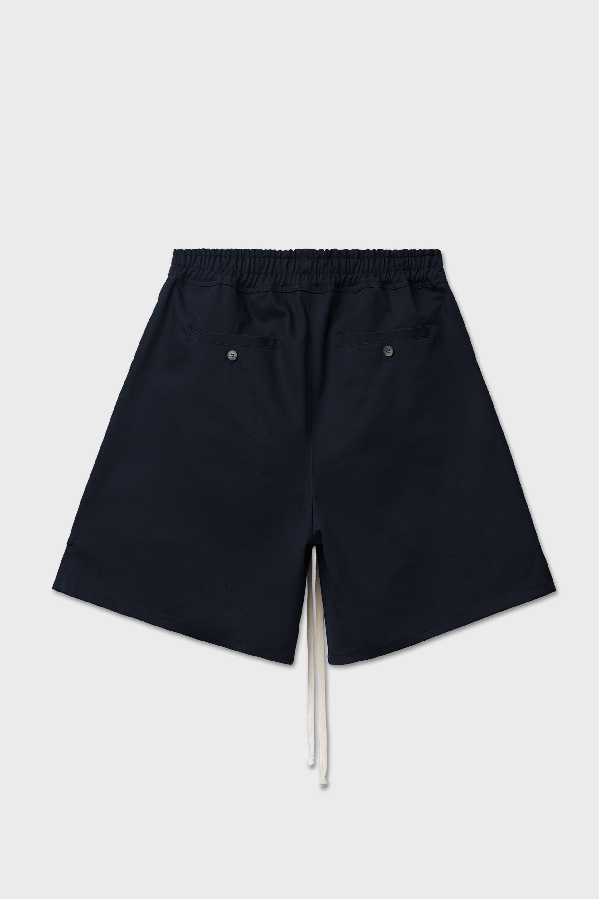 Bermuda shorts with blue pocket