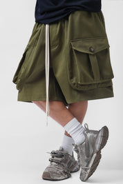 Bermuda shorts with green pocket
